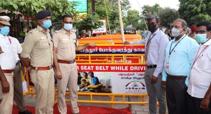 தமிழ்நாடு மெர்க்கன்டைல் வங்கி சார்பாக 100 இரும்பு தடுப்பு வேலி வழங்கப்பட்டது