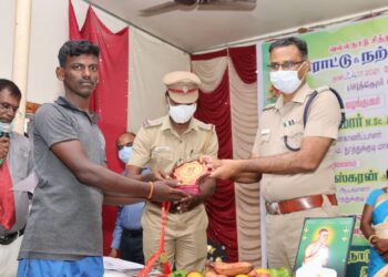 வல்லநாடு சித்தர் சாதுசிதம்பர சுவாமிகள் தொண்டர்குளம் சார்பாக கொரோனா காலத்தில் ஏழை, எளிய மக்களுக்கு உணவு