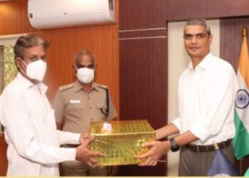 ஆட்டோ டிரைவரின் நேர்மைக்கு பரிசு – கோவை போலீஸ் கமிஷனர் நேரில் அழைத்து பாராட்டு