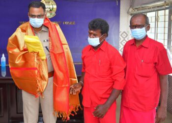 பங்காரு அம்மா அன்னதான திட்டத்தில் பணியாற்றிய   செவ்வாடை தொண்டர்களுக்கு எஸ்.பி.,ஜெயக்குமார் பாராட்டு!