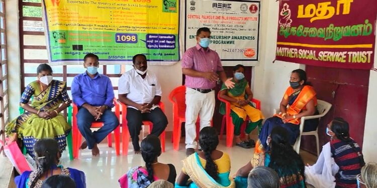 மதர் சமூக சேவை நிறுவனம் சார்பில் பல்துறை திட்ட விளக்க விழிப்புணர்வு முகாம்