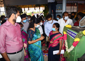 ரூ.85 லட்சம் மதிப்பில் கூட்டாம்புளியில் மக்கும் குப்பைகளில் இருந்து உரம் தயாரிக்கும் பணிகளை கனிமொழி எம்பி துவக்கி வைத்தார்.