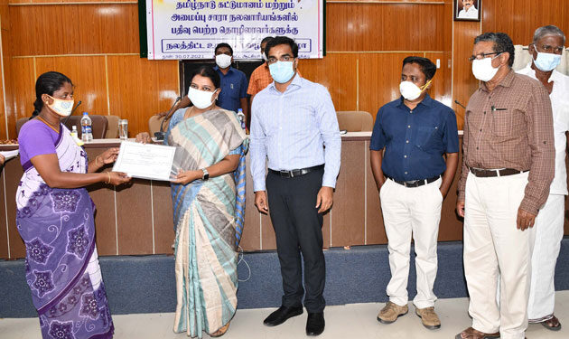 அமைப்பு சாரா தொழிலாளர்கள் நலவாரிய உறுப்பினர்கள் 3004 பேருக்கு ரூ.34.58 லட்சம் மதிப்பிலான நலத்திட்ட உதவிகளை அமைச்சர் பெ.கீதாஜீவன் வழங்கினார்.