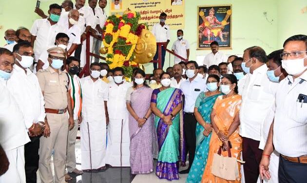 சுதந்திரப் போராட்ட வீரர் அழகு முத்துக்கோனின் பிறந்த நாளை முன்னிட்டு – கனிமொழி எம்.பி. உள்ளிட்டோர் மாலை அணிவித்து மரியாதை