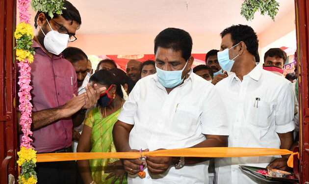 உடன்குடி ஒன்றியத்தில் ரூ.38.72 லட்சம் மதிப்பிலான வளர்ச்சி திட்ட பணிகளை அமைச்சர் அனிதா ஆர்.ராதாகிருஷ்ணன் துவக்கி வைத்தார்.