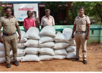 குளத்தூர் பகுதியில் ரேஷன் அரிசி கடத்தல் கும்பல் பிடிப்பட்டது – துரிதமாக செயல்பட்ட போலீசாரை விளாத்திகுளம் டிஎஸ்பி பிரகாஷ் பாராட்டினார்