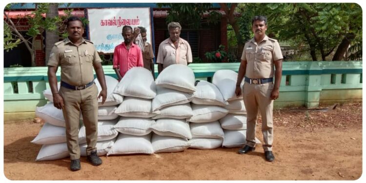 குளத்தூர் பகுதியில் ரேஷன் அரிசி கடத்தல் கும்பல் பிடிப்பட்டது – துரிதமாக செயல்பட்ட போலீசாரை விளாத்திகுளம் டிஎஸ்பி பிரகாஷ் பாராட்டினார்