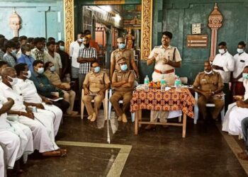 பூம்புகார் மற்றும் அதனை சுற்றியுள்ள மீனவ கிராமங்களில் நிலவி வரும் பதற்ற சூழலை தடுக்க மாவட்ட எஸ்.பி தலைமையில் அமைதி பேச்சுவார்த்தை