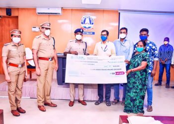 சாலை விபத்தில் இறந்த போலீசாரின் குடும்பத்திற்க்கு நிதியுதவி