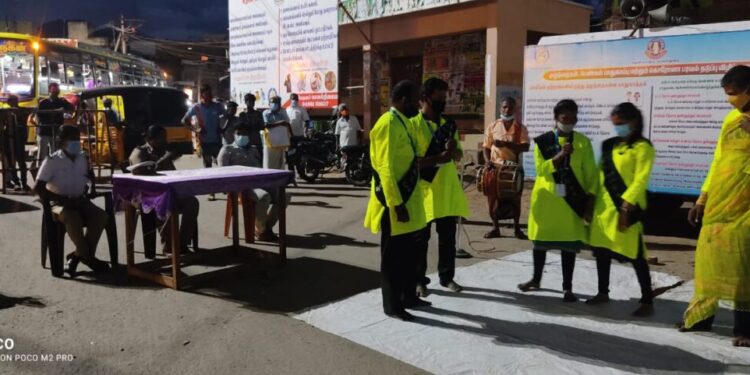 தேனி மாவட்டம் பெரியகுளத்‌‌‌தில்‌‌‌ காவல் துறை சார்பாக கொரனா விழிப்‌‌‌புணர்‌‌‌வு நிகழ்‌‌‌ச்‌‌‌சி