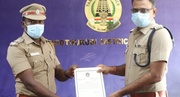 தூத்துக்குடி மாவட்டத்தில் கடந்த வாரம் சிறப்பாக பணியாற்றிய போலீசாருக்கு மாவட்ட எஸ்.பி பாராட்டு