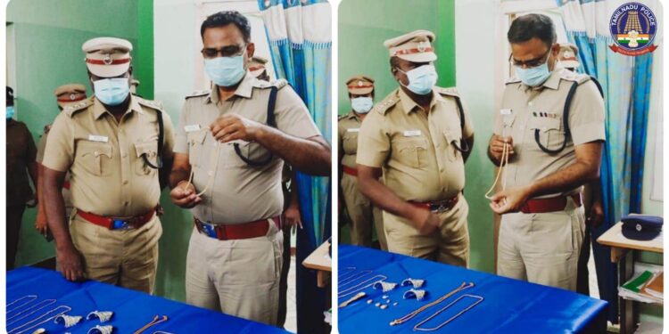 தூத்துக்குடி மாவட்டத்தில் 12 கோவில்களில் தங்க நகை மற்றும் வெள்ளி சாமான்கள் திருடிய 2 பெண்கள் உட்பட 3 பேர் கைது  – ரூபாய் 7 லட்சம் மதிப்புள்ள 20 பவுன் தங்க நகைகள் மற்றும் வெள்ளிப் பொருட்கள் மீட்பு –  விளாத்திகுளம் டிஎஸ்பி பிரகாஷ் மற்றும் போலீசாரை பாராட்டிய எஸ் பி ஜெயக்குமார்