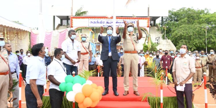 தூத்துக்குடி மாவட்டத்தில் சுதந்திர தின விழா அணிவகுப்பில் சிறப்பாக பணியாற்றிய 48 காவல்துறையினருக்கு பாராட்டுச் சான்றிதழ்