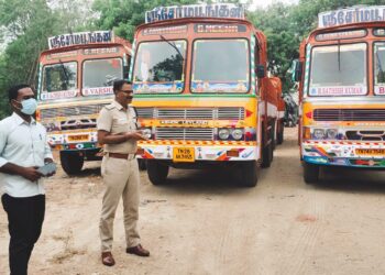 சிப்காட் பகுதியில் லாரிகளில் தாது மணல் கடத்திய 6 பேர் கைது – 5 லாரிகளுடன் 39 டன் தாது மணல் பறிமுதல்