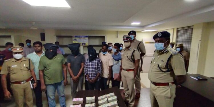 காங்கேயம் பகுதியில் தொழிலதிபரின் மகனை கடத்தி 3 கோடி ரூபாய் பணம் கேட்டு மிரட்டிய கும்பல் – 6 மணி நேரத்தில் அதிரடி வேட்டையில் சுற்றிவளைத்து கைது செய்தது போலீஸ்