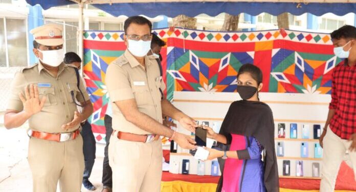 தூத்துக்குடியில் பல்வேறு பகுதிகளில் காணாமல் போன 7,லட்சம் மதிப்புள்ள 70,செல்போன்கள் மீட்பு