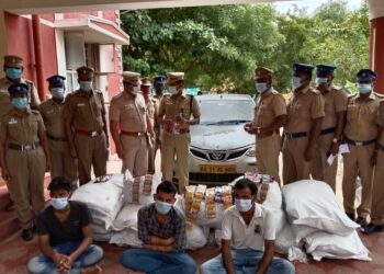திண்டுக்கல் மாவட்டத்தில் சுமார் 257 கிலோ தடை செய்யப்பட்ட புகையிலை பொருட்கள் மற்றும் கார் பறிமுதல்