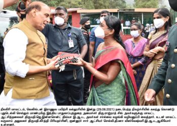 மத்திய பாதுகாப்புத்துறைஅமைச்சர் ராஜ்நாத் சிங் குன்னூர் வருகை தந்து ராணுவ கல்லூரி நிகழ்ச்சியில் பங்கேற்றார். கலெக்டர் இன்னசென்ட் திவ்யா வரவேற்றார்