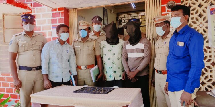 பெண்களிடம் செயின் பறிப்பில் ஈடுபட்ட கொள்ளையன் உட்பட இருவர் கைது – ரூபாய் 7 லட்சம் மதிப்புள்ள 20 பவுன் தங்க நகை மற்றும் 2 இருசக்கர வாகனங்கள் பறிமுதல்