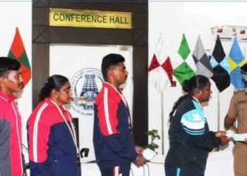 அகில இந்திய காவல்துறை மல்யுத்த போட்டியில் பதக்கம் வென்ற காவல்துறையினருக்கு கூடுதல் டி.ஜி.பி பரிசு தொகை வழங்கி பாராட்டு