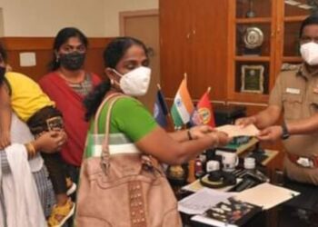 நெல்லை மாநகரத்தில் பணியின் போது உயிரிழந்த காவலர்களின் குடும்பத்திற்க்கு 3 லட்சம் நிதியுதவி