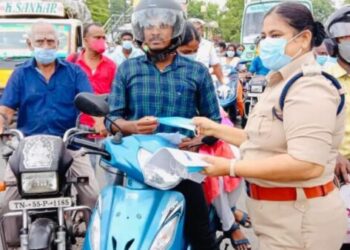 புதுக்கோட்டை மாவட்ட டி.எஸ்.பி லில்லி கிரேஸ் தலைமையில் கொரனா விழிப்புணர்வு பேரணி