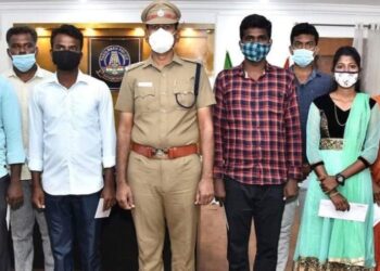 நேரடி காவல் உதவி-ஆய்வாளர்களாக தேர்வு செய்யப்பட்ட காஞ்சிபுரம் மாவட்டத்தைச் சேர்ந்த 8 நபர்கள் மாவட்ட எஸ்பி  சுதாகர்  நேரில் அழைத்து அறிவுரை வழங்கினார்