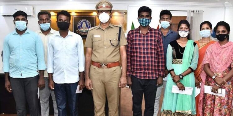 நேரடி காவல் உதவி-ஆய்வாளர்களாக தேர்வு செய்யப்பட்ட காஞ்சிபுரம் மாவட்டத்தைச் சேர்ந்த 8 நபர்கள் மாவட்ட எஸ்பி சுதாகர் நேரில் அழைத்து அறிவுரை வழங்கினார்