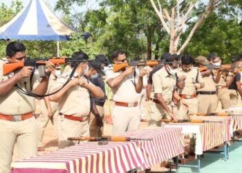 தூத்துக்குடி மாவட்டம் வல்லநாடு துப்பாக்கி சுடுதளத்தில் உயர் அதிகாரிகளுக்கான துப்பாக்கி சுடும் போட்டி