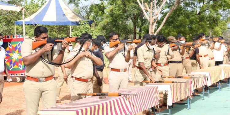 தூத்துக்குடி மாவட்டம் வல்லநாடு துப்பாக்கி சுடுதளத்தில் உயர் அதிகாரிகளுக்கான துப்பாக்கி சுடும் போட்டி