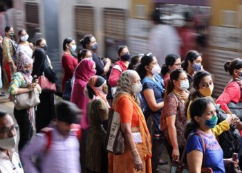 3-வது அலை  அக்டோபர் மாதம் உச்சமடையலாம் என பிரதமர் அலுவலகத்தில் நிபுணர் குழு அறிக்கை