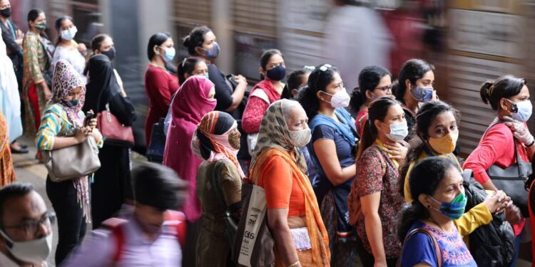 3-வது அலை அக்டோபர் மாதம் உச்சமடையலாம் என பிரதமர் அலுவலகத்தில் நிபுணர் குழு அறிக்கை