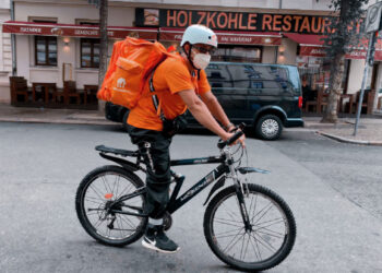 ஆப்கானிஸ்தான் முன்னாள் அமைச்சர் ஜெர்மனியில் ‘பீட்சா டெலிவரி பாய்’ –  ஓர் அதிர்ச்சி தகவல்