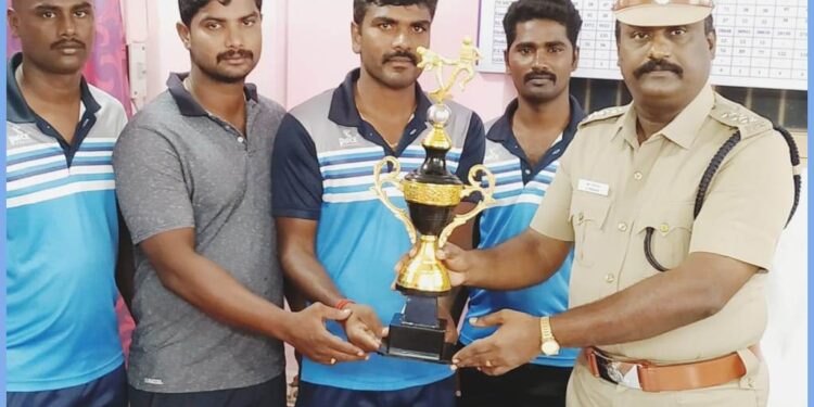 விளாத்திகுளம் “POLICE KABADI TEAM”” சிறப்பாக விளையாடி 5-ம் பரிசு மற்றும் கோப்பை வென்று சாதனை – விளாத்திகுளம் டிஎஸ்பி பிரகாஷ் பாராட்டு