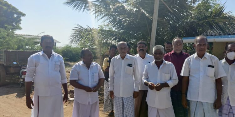 மீனவர் குடியிருப்பு சாலை மிகவும் மோசமாக இருந்ததால் உடனடியாக 8 லட்சம் நிதி ஒதுக்கீடு செய்து சீர் செய்ய உத்தரவிட்ட திருவாடானை ஒன்றிய சேர்மன் ப.முகம்மது முக்தார் பொதுமக்கள் பாராட்டு!