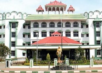 ஸ்டெர்லைட் ஆலையில் இருந்து மூலப்பொருள், கழிவுப்பொருளை அகற்ற அனுமதி கோரி வேதாந்தா நிறுவனம் மனு