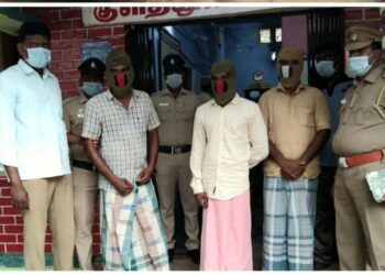 குளத்தூர் பகுதியில் முன்விரோதம் காரணமாக வழிமறித்து தாக்கி, காரை பறித்துச்சென்ற 3 பேர் கைது – 2 கார்கள் பறிமுதல்