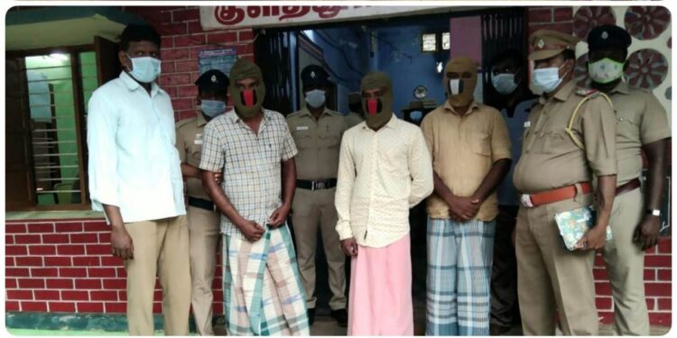 குளத்தூர் பகுதியில் முன்விரோதம் காரணமாக வழிமறித்து தாக்கி, காரை பறித்துச்சென்ற 3 பேர் கைது – 2 கார்கள் பறிமுதல்