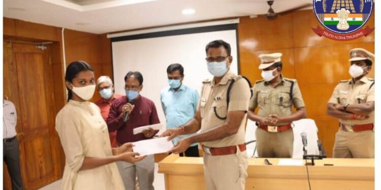 தூத்துக்குடி மாவட்டத்தில் நேரடி உதவி ஆய்வாளர் பதவிக்கான தேர்வில் வெற்றி பெற்று தேர்வாகியுள்ள 42 பேருக்கு பணி நியமன ஆணை