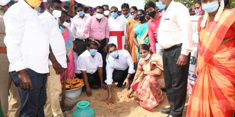 தூத்துக்குடி மாவட்ட தோட்டக்கலைத்துறை மூலம் 10ஆயிரம் பனை விதைகள் நடும் பணிகள் துவக்க நிகழ்ச்சி – பனைமரங்களை நடுவதற்கு மாவட்ட ஆட்சியர் செந்தில் ராஜ் ஏற்பாடு