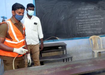 இன்னும் ஒரு வாரமே இருப்பதால் ஈரோட்டில் பள்ளிகளை தூய்மைப்படுத்தும் பணிகள் தீவிரம்