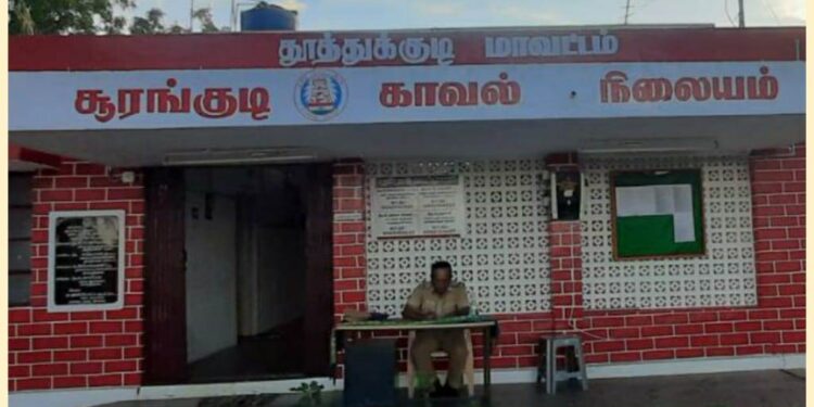 சூரங்குடி பகுதியில் டிராக்டரில் மணல் திருடியவர்கள் கைது- விளாத்திகுளம் டிஎஸ்பி பிரகாஷ் அதிரடி