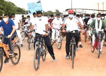 தூத்துக்குடியில் கரோனா விழிப்புணர்வு ஏற்படுத்தும் வகையில் நடைபெற்ற சைக்கிள் பேரணி