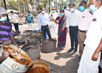 கருப்பட்டி மற்றும் பனங்கற்கண்டு தயாரிப்பதற்கு தேவையான அனைத்து உதவிகள் செய்து தரப்படும் – தூத்துக்குடி மாவட்ட ஆட்சியர் செந்தில் ராஜ்