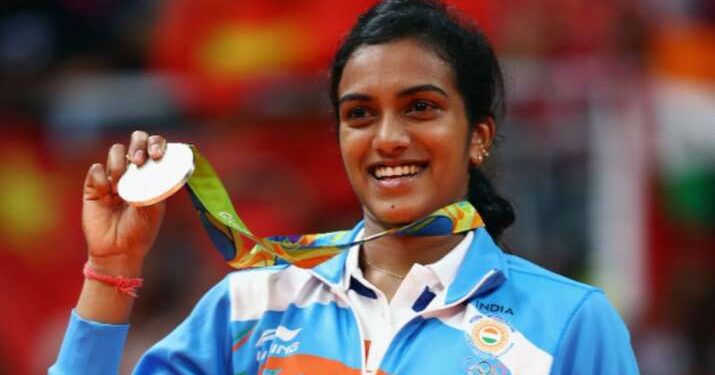 நாடு திரும்பினார் பி.வி. சிந்து – விமான நிலையத்தில் மேள தாளங்கள் முழங்க உற்சாக வரவேற்பு