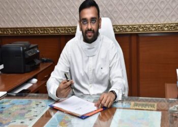 நாகப்பட்டினம் மாவட்டத்தில் அனுமதி பெறாமல் விளம்பர பலகைகள் நிறுவப்பட கூடாது. மீறும் பட்சத்தில்  நடவடிக்கை எடுக்கப்படும் என மாவட்ட ஆட்சியர் அருண்தம்பு ராஜ் எச்சரிக்கை