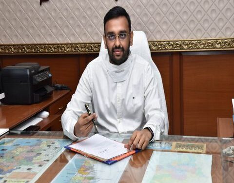 நாகப்பட்டினம் மாவட்டத்தில் அனுமதி பெறாமல் விளம்பர பலகைகள் நிறுவப்பட கூடாது. மீறும் பட்சத்தில்  நடவடிக்கை எடுக்கப்படும் என மாவட்ட ஆட்சியர் அருண்தம்பு ராஜ் எச்சரிக்கை