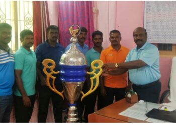 குளத்தூர் கிராமத்தில் நடைபெற்ற மாபெரும் கபாடி போட்டியில் விளாத்திகுளம் “POLICE KABADI TEAM”” பங்கேற்று சிறப்பாக விளையாடி 2-ம் பரிசு மற்றும் கோப்பை வென்றது.