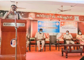 தூத்துக்குடி காமராஜ் கல்லூரி கலையரங்கில் வைத்து மாணவ மாணவியருக்கு சமூக வலைதள குற்றங்கள் குறித்து விழிப்புணர்வு நிகழ்ச்சி மாவட்ட எஸ்பி எஸ். ஜெயக்குமார் தலைமையில் நடைபெற்றது.