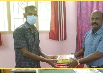 செங்கோட்டை கிராம மாணவ மாணவியர்களுக்கு இலவச நோட்டு புத்தகம் – விளாத்திகுளம் டிஎஸ்பி பிரகாஷ் வழங்கினார்